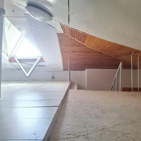 Detached Greek House In The Hearth Of Bazaar Çeşme