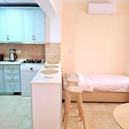 Detached Greek House In The Hearth Of Bazaar Holiday home Cesme