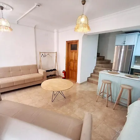 Detached Greek House In The Hearth Of Bazaar Cesme
