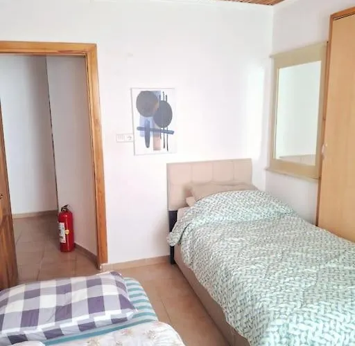 Detached Greek House In The Hearth Of Bazaar Çeşme